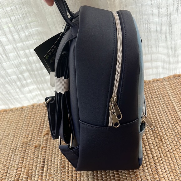 ✨💚 🧚🏻Disney Loungefly Peter Pan character bag - Picture 2 of 6